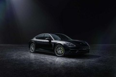 Porsche Panamera phiên bản Platinum Edition với dàn trang bị cao cấp, hiện đại