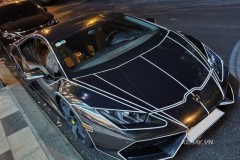 Sài Gòn: "Chạm mặt" Lamborghini Huracan dán decal crôm tạo hiệu ứng 3D độc đáo, siêu hút mắt