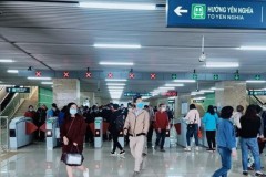 Tàu Cát Linh- Hà Đông chở 80.000 lượt khách trong hai ngày đầu lăn bánh