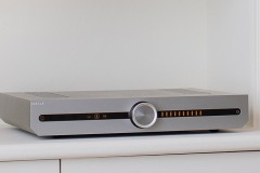 Attessa Integrated Amplifier: Thiết kế nhỏ gọn và hiện đại, công suất 130W, hỗ trợ nhạc số 24-bit