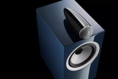 Bowers & Wilkins ra mắt phiên bản Midnight Blue Metallic cho bộ đôi 705 và 702 Signature