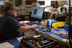 Theo dõi quá trình lắp ráp I/50 Series tại nhà máy của Audio Research