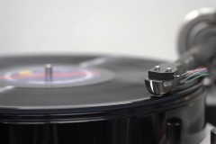 Uesugi Laboratory hé lộ phono equalizer đèn tương thích với cartridge quang học DS Audio