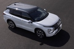 Mitsubishi Outlander PHEV thế hệ mới “trình làng”, tuyên bố chỉ “ăn” trung bình 6 lít xăng/100km