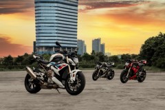 Chi tiết mẫu supernaked BMW S 1000 R hoàn toàn mới, với giá từ 669 triệu đồng