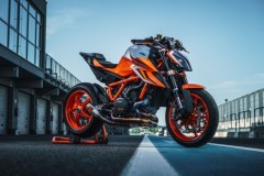 Diện kiến KTM 1290 Super Duke R Evo, với hệ thống treo điện tử “xịn” hơn phiên bản RR