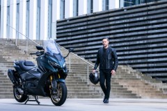 Ra mắt Yamaha TMAX 2022 – “Ông vua xe tay ga” của Yamaha có màn lột xác toàn diện