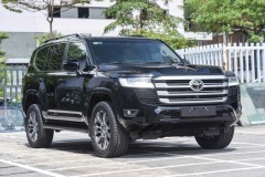 Với 4 tỷ đồng, nên mua VinFast President hay Toyota Land Cruiser?
