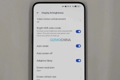 Ảnh chụp thực tế Realme GT 2 Pro để lộ camera selfie ẩn dưới màn hình