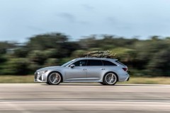 Audi RS 6 Avant lập kỷ lục tốc độ với cây thông Noel trên nóc xe