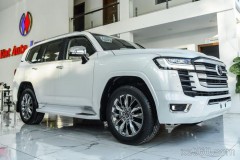 Chi tiết Toyota Land Cruiser VXR nhập khẩu từ Trung Đông về Việt Nam