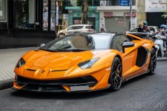 Chiêm ngưỡng Lamborghini Aventador SVJ Roadster với màu sơn nổi bật tại TP.HCM