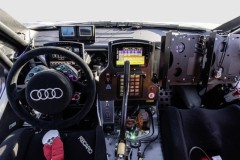 “Đột nhập” cabin khoang lái của xe đua dakar Audi RS Q e-tron, ai lái được đúng là siêu nhân!