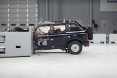 Ford Bronco thể hiện tốt ở các bài thử nghiệm va chạm, nhưng lại “tuột” mất giải thưởng Top Safety Pick