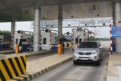 Sau 31/12, chủ xe ô tô phải trả phí dán thẻ không dừng đường bộ