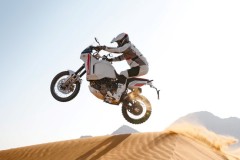 Sau hai năm vắng bóng, cuối cùng Ducati DesertX 2022 phiên bản hoàn thiện cũng chính thức trình làng