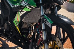 Sonic 150 hóa thành siêu mẫu khi sở hữu dàn chân siêu nóng bỏng