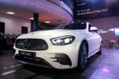 Tầm giá 2-3 tỷ đồng, chọn xe nào giữa Mercedes-Benz E-Class và Volvo S90?