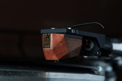Analog Relax giới thiệu EX1000: Chiếc cartridge cực “độc” với vỏ gỗ tuyết tùng 2000 năm tuổi