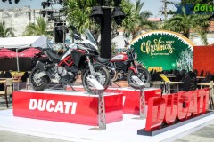 Aston Martin và Ducati đỏ rực tại lễ hội thời trang quốc tế Vietnam International Fashion Festival 2021