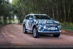 Khỏi phải toét mắt nhìn ảnh chụp trộm mờ ảo, Ford công bố hình Everest gần như không che
