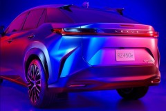 Lộ diện tân binh SUV Lexus RZ 450e hoàn toàn mới: xe điện đầu tiên trong đội hình chiến lược mới của Lexus