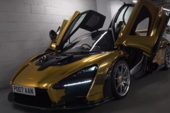 McLaren Senna với dàn áo chrome hoàng kim sáng bóng bị "tóm gọn" trên phố