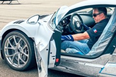 Người đàn ông cầm lái mọi chiếc Bugatti trước khi xuất xưởng