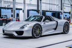 Porsche 918 Spyder lăn bánh xấp xỉ 1.600 km được rao bán với mức giá “khủng”
