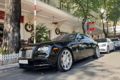 Sài Gòn: "Chạm mặt" Rolls-Royce Wraith siêu sang của doanh nhân Nguyễn Quốc Cường