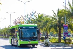 Hoạt động phi lợi nhuận, xe buýt điện của VinFast vận chuyển hành khách công cộng ở Hà Nội