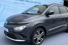 Ô tô điện đầu tiên của Việt Nam đến tay khách hàng