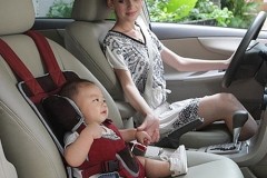 Trẻ em có được ngồi ghế trước ô tô không?