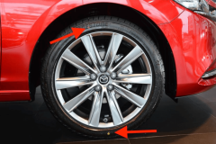 Vì sao trên thành lốp xe lại có những chấm vàng, đỏ?