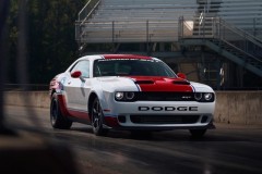Vốn đã làm xe cơ bắp Challenger mạnh gần ngàn mã lực, Dodge vẫn cổ vũ dân chơi độ thêm với Direct Connection