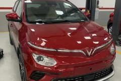 Xe điện VinFast VF e34 đã có mặt tại đại lý, chuẩn bị giao xe cho khách chơi Tết