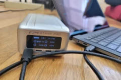 Pin dự phòng Zendure SuperTank Pro OLED có thể sạc đầy mọi máy tính xách tay