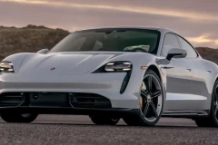 Porsche sẽ ra mắt phiên bản Taycan ba động cơ