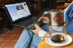 Việt Nam siết chặt các công ty công nghệ nước ngoài, người dùng internet