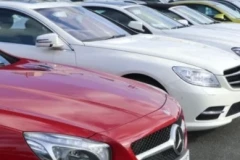 Nhiều ngân hàng đang rao bán xe hạng sang như Mercedes, BMW chỉ từ 235 triệu
