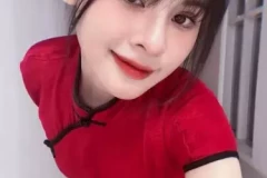 MC Kim Ngân có màn lên đồ nghẹt thở khiến fan lo lắng có sự cố xảy ra