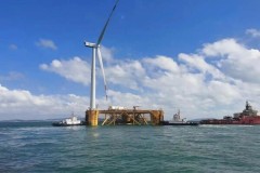 Trang bị với Offshore Tribune của Shanghai Electric, dự án điện gió nổi biển sâu đầu tiên trên thế giới kết hợp với nuôi trồng thuỷ sản đã hoàn thành