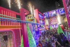 Trung tâm mua sắm Harbor City tại Hồng Kông đã tổ chức một buổi lễ thắp sáng để khởi động sự kiện trang trí Giáng sinh ngoài trời "Merry Spacemas"