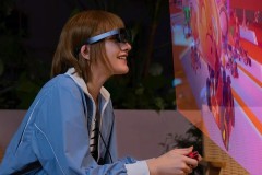 TCL tung kính AR OLED 120Hz, trải nghiệm như Vision Pro với giá cả phải chăng