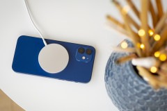 iPhone 12 hỗ trợ sạc không dây Qi2 15W với bản cập nhật iOS 17.4