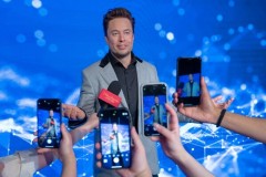 Tượng sáp đầu tiên trên thế giới của Elon Musk ra mắt tại Hồng Kông trong quan hệ hợp tác với Peak Tram, giới thiệu "Combo buổi sáng" mang lại cơ hội gặp gỡ các doanh nhân nổi tiếng