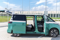Volkswagen đưa ra thị trường ba phiên bản ID. Buzz mới tại Anh
