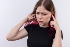 Giải mã điềm báo nóng tai trái, nóng tai phải theo giờ