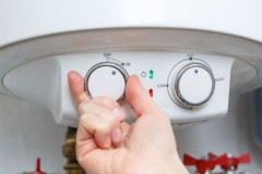 Bình nóng lạnh nhanh hết nước nóng vì lý do gì và khắc phục ra sao?