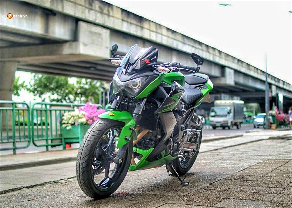 Kawasaki Z300 độ Nakedbike mang phong cách Z series dữ tợn với đôi mắt